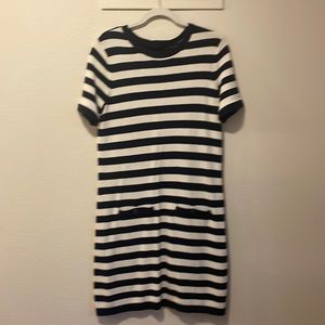 Banana republic, size, medium, navy and cream, striped dress worn once.